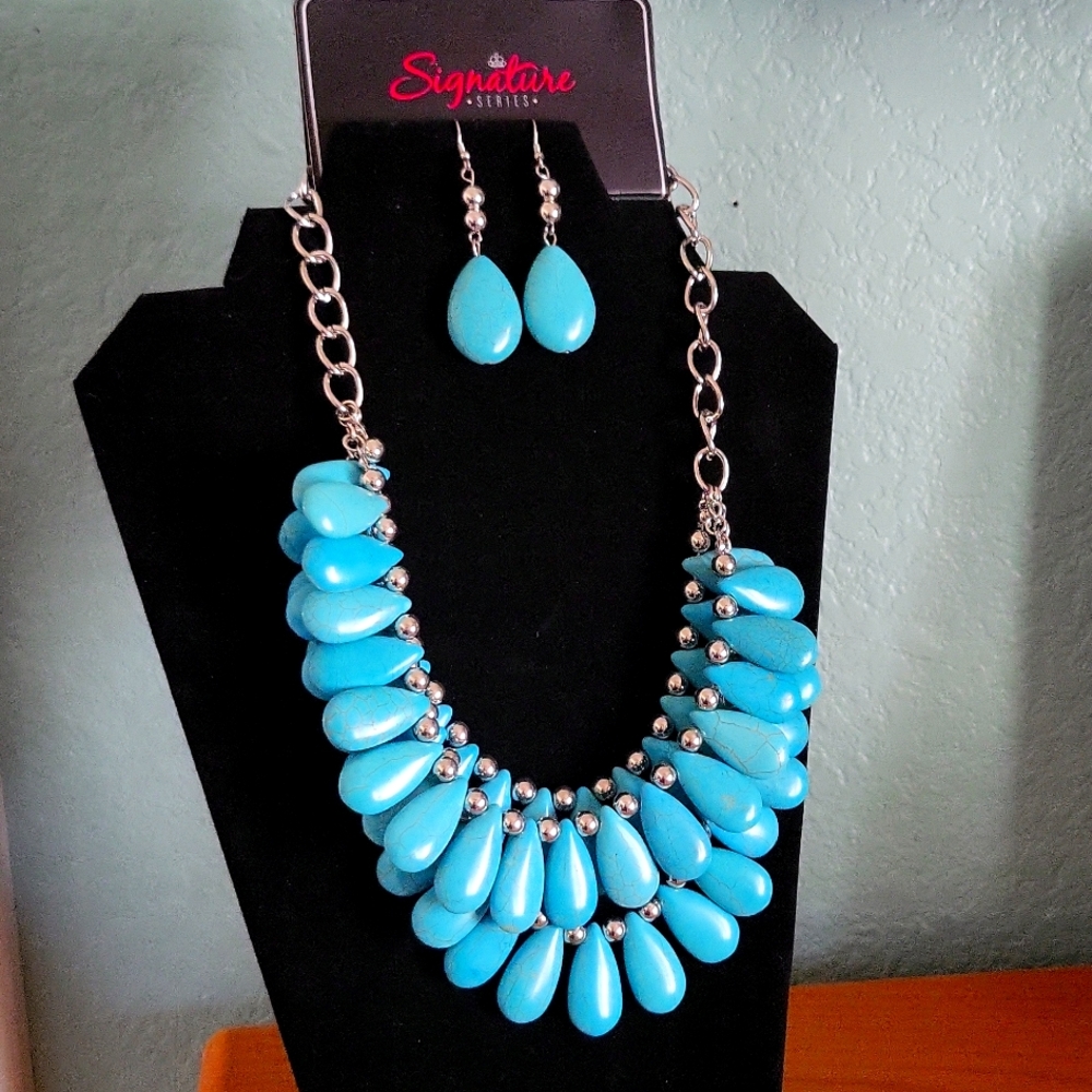 ZI Signature Blue Necklace and Earring Set